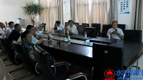 水泊向環(huán)保督導(dǎo)小組做報(bào)告 水泊向環(huán)保督導(dǎo)小組做報(bào)告