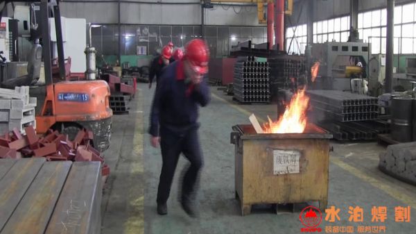 火警警鈴發(fā)出，拉響滅火救援演練序幕